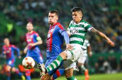 九游游戏平台关于多特蒙德迎葡超关键赛；集结日防线松动；更衣室稳定；更衣室氛围转暖的信息